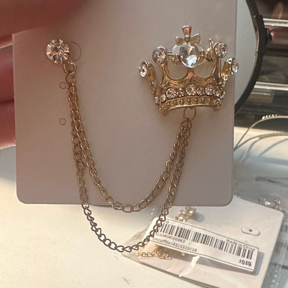 Men’s Gold Crown Chain suit brooch